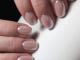 Перламутровый маникюр — модные тенденции и идеи дизайна ногтей с фото Жемчужный маникюр на длинные ногти